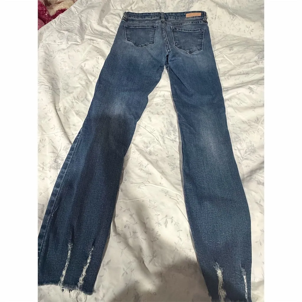 BP Women's Distressed Skinny Jeans Blue Size 27 Medium Wash - Image 4