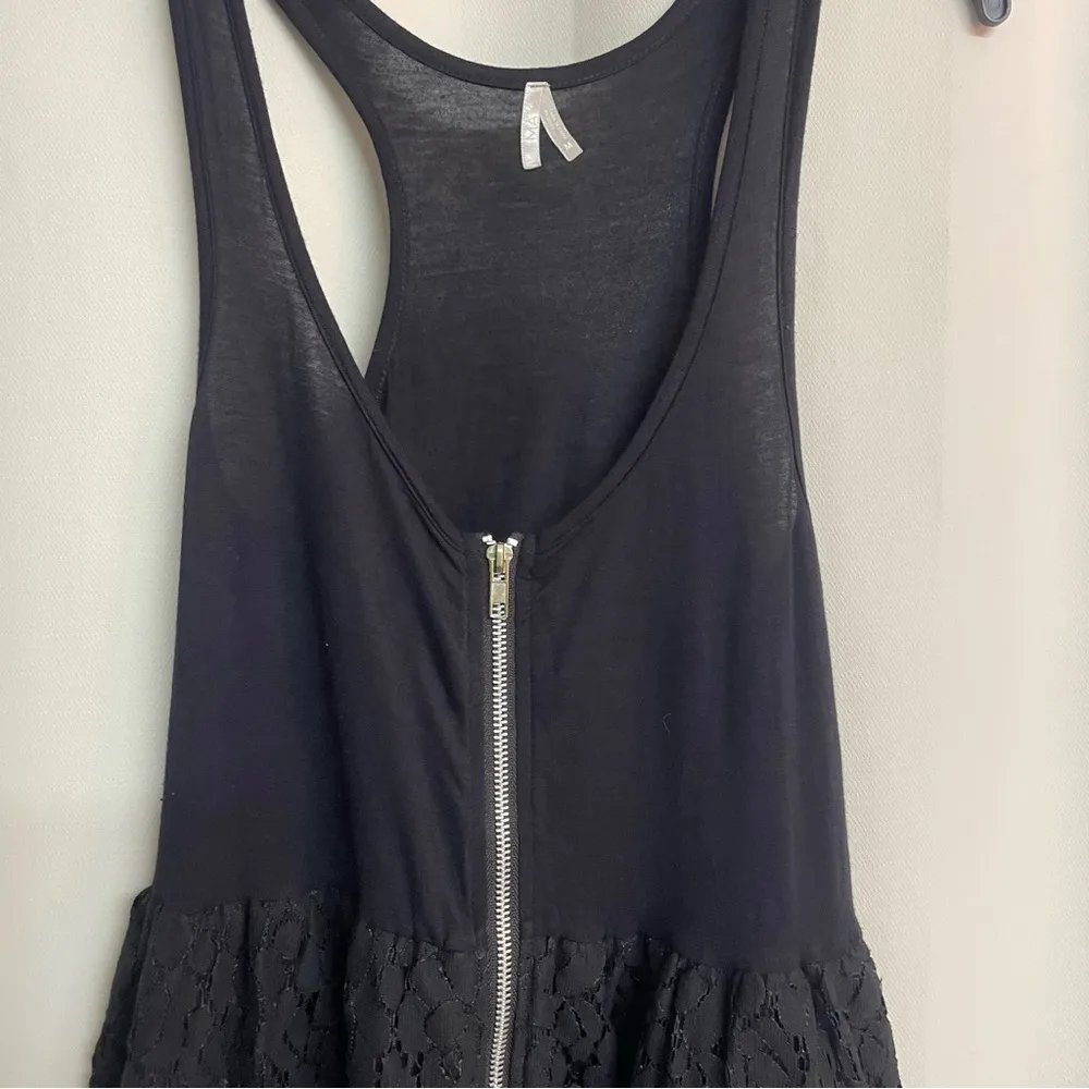 black sleeveless dress front zip lace attached skirt size med - Image 2