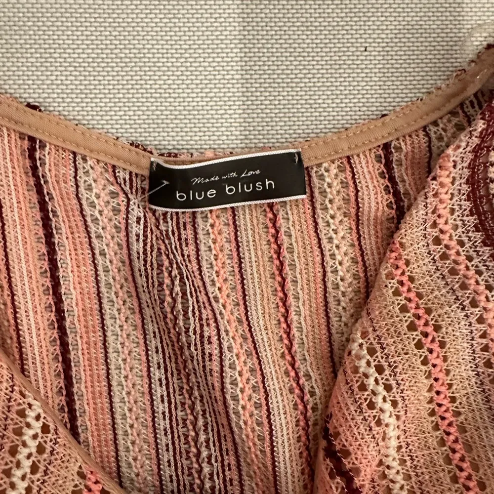 Women’s woven pink crop top size small - Image 4