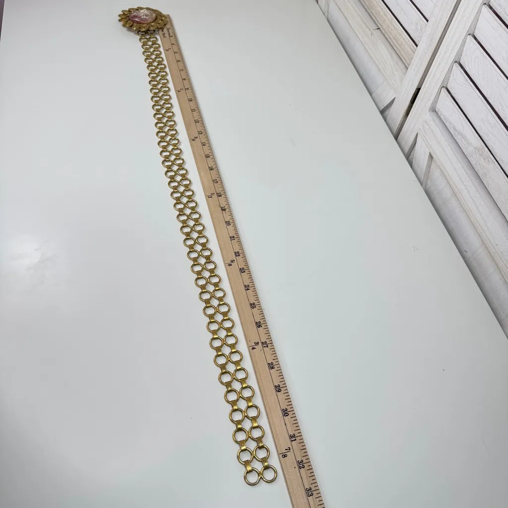 Vintage Victorian Revival Cameo‎ Medallion Carved Resin Chain Belt Gold Pink - Image 11