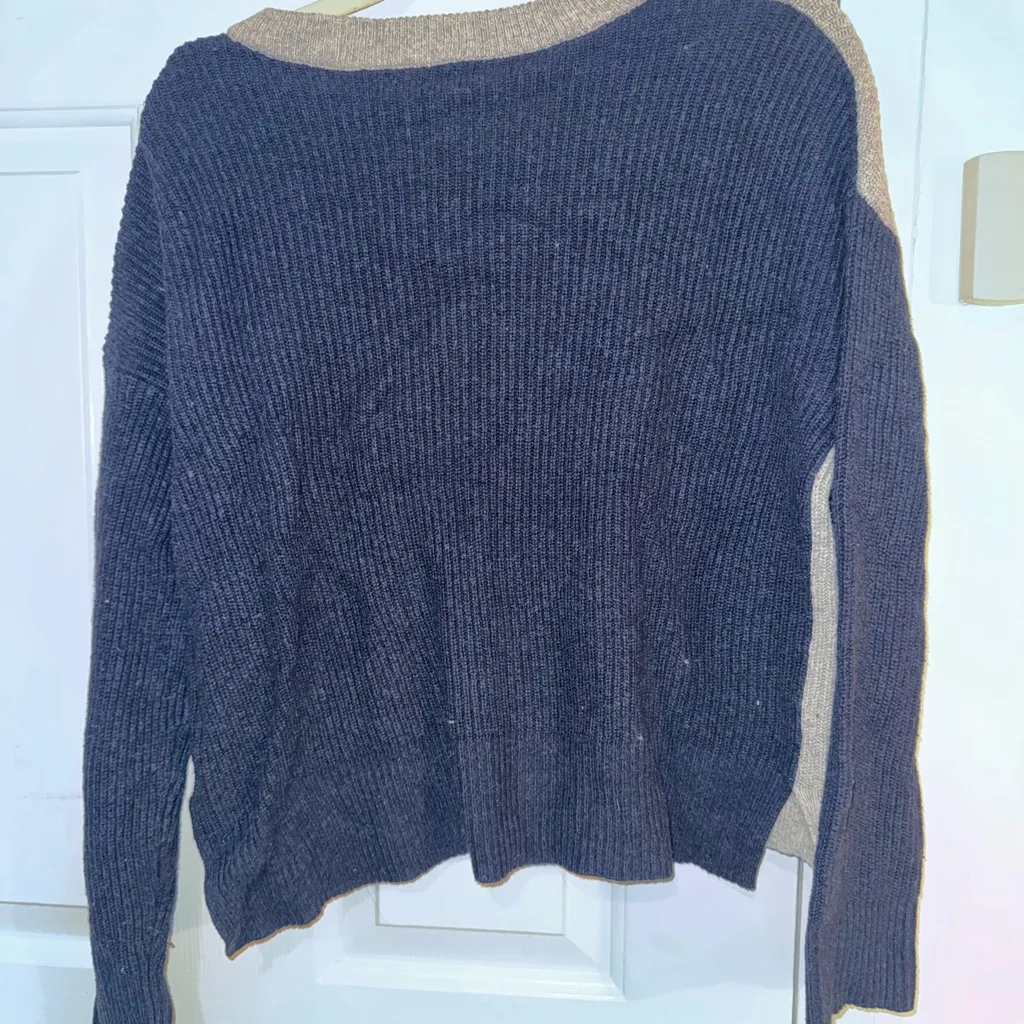 Madewell Patch Pocket Sweater in Gray and Navy - Image 4