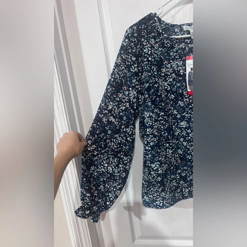 FINAL PRICE Jessica Simpson Navy Floral Blouse - Image 4