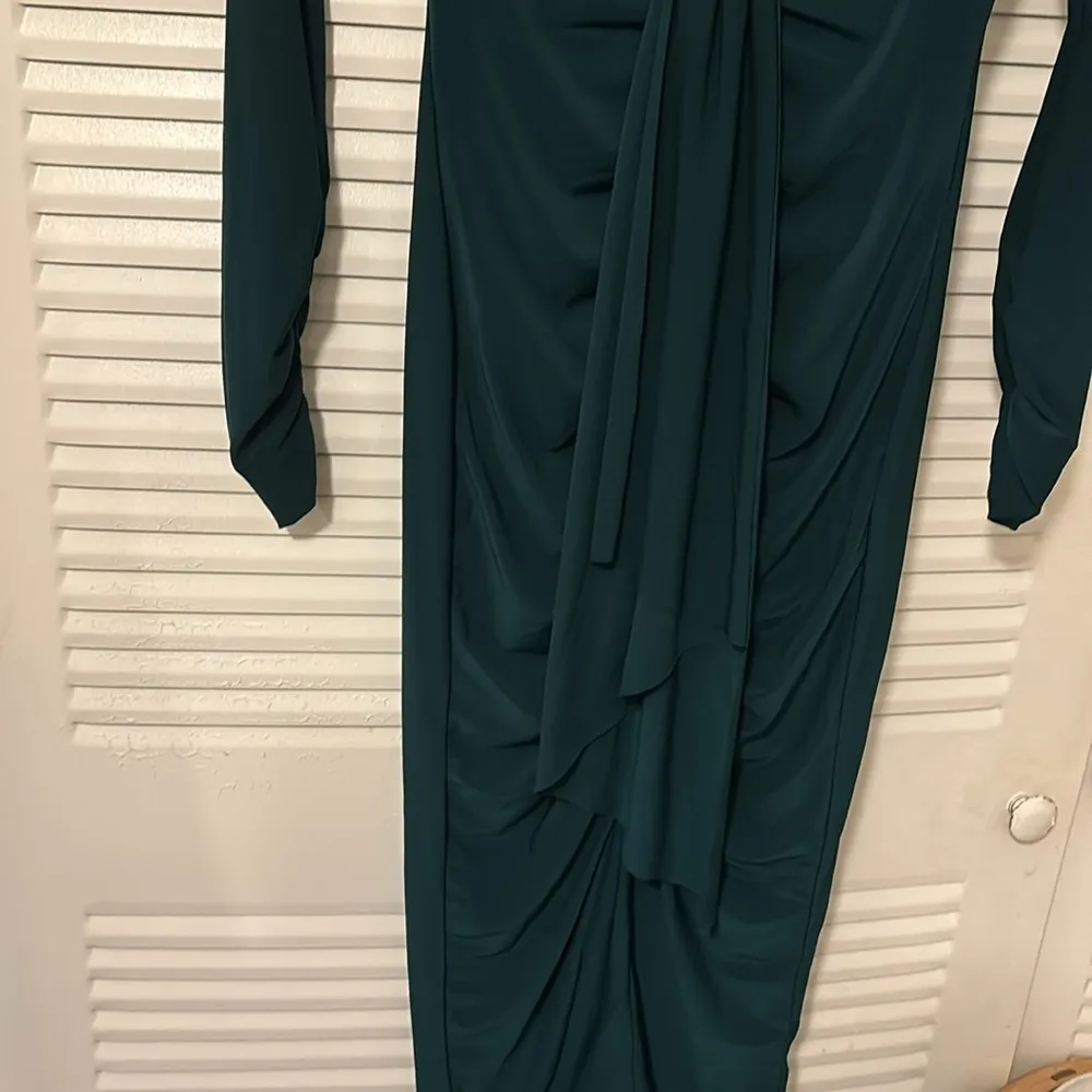 Plunge Neck Ruched long Sleeve Dress Green Size 6 - Image 4