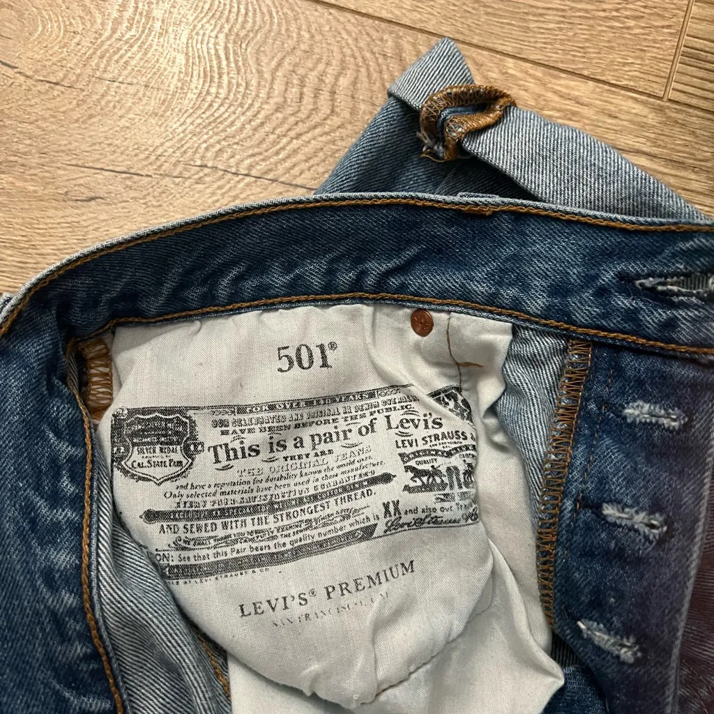 Levi’s Premium Denim Women's Shorts Size 29 - Image 4