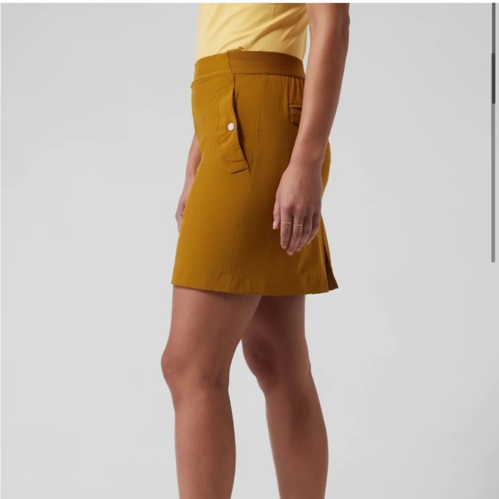 Athleta Vienna Cargo Skort Women’s Size 10 Pull On Snap Pockets Shorts Lining - Image 3