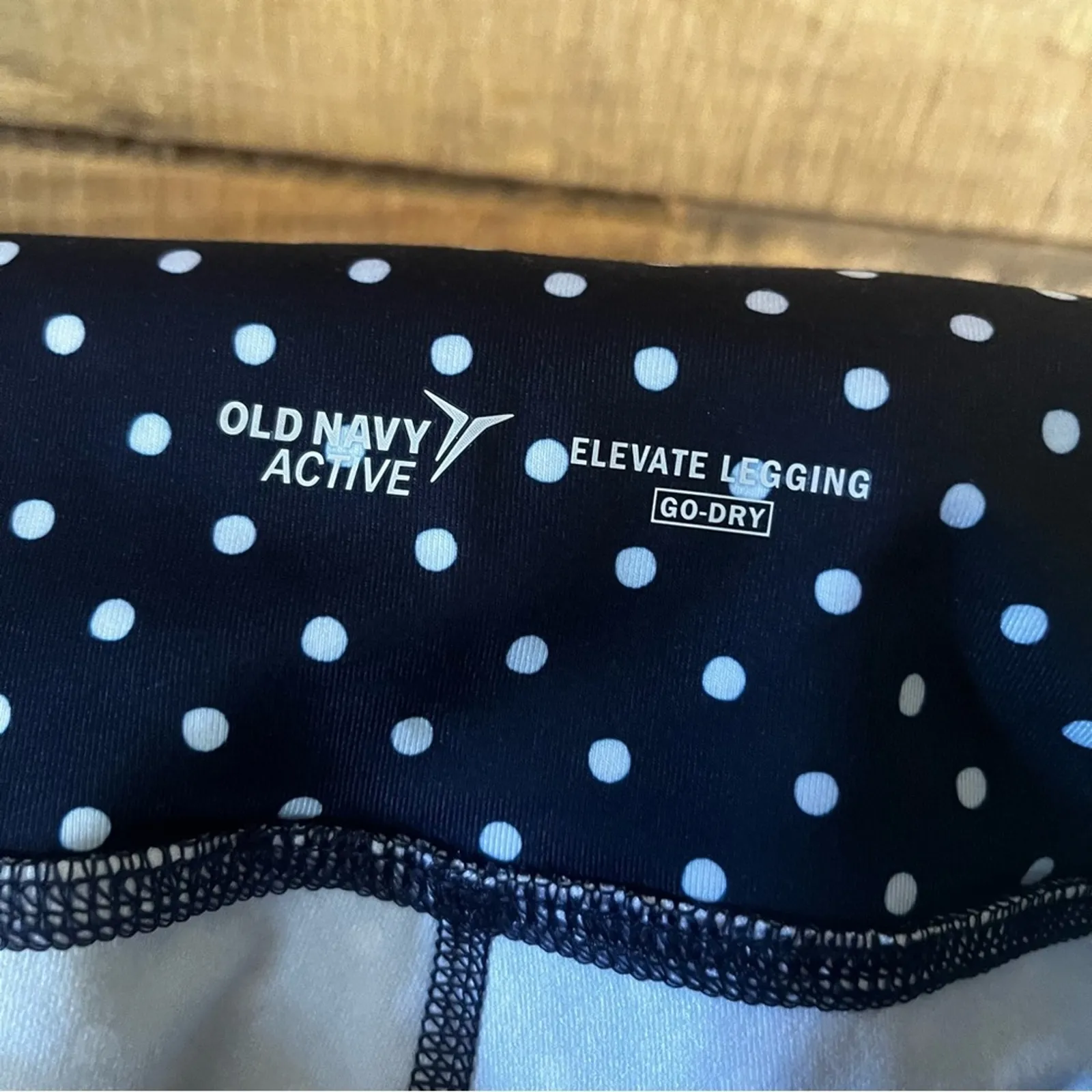 Old Navy Active Navy And White Polka Dot Elevate Leggings‎ Size Large - Image 8
