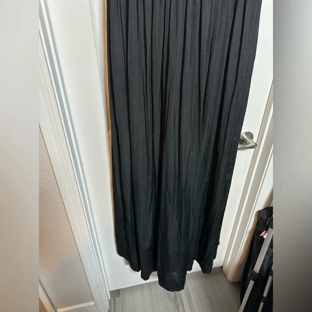 NWT Astra Signature Black Sleeveless V - Image 5