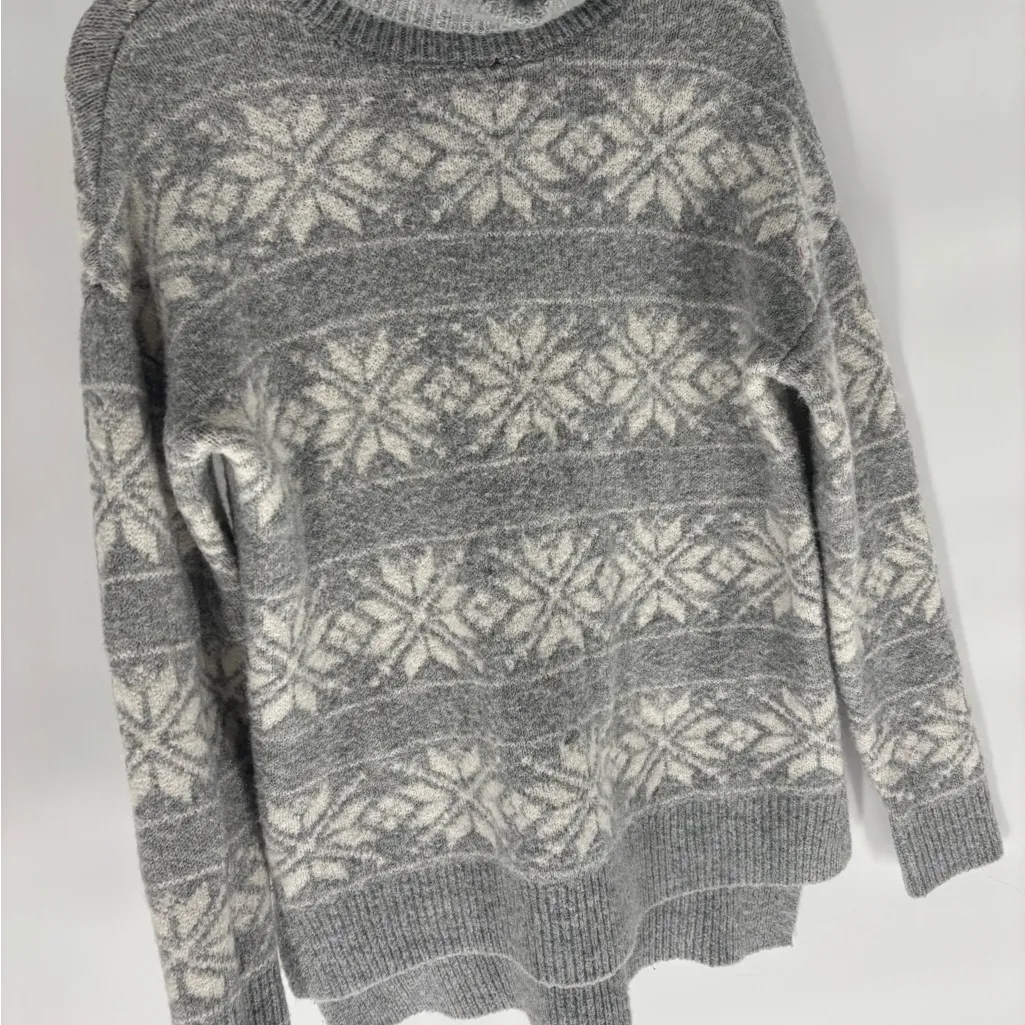 Cupcakes & Cashmere Super Soft Snowflake Sweater Gray - Image 9