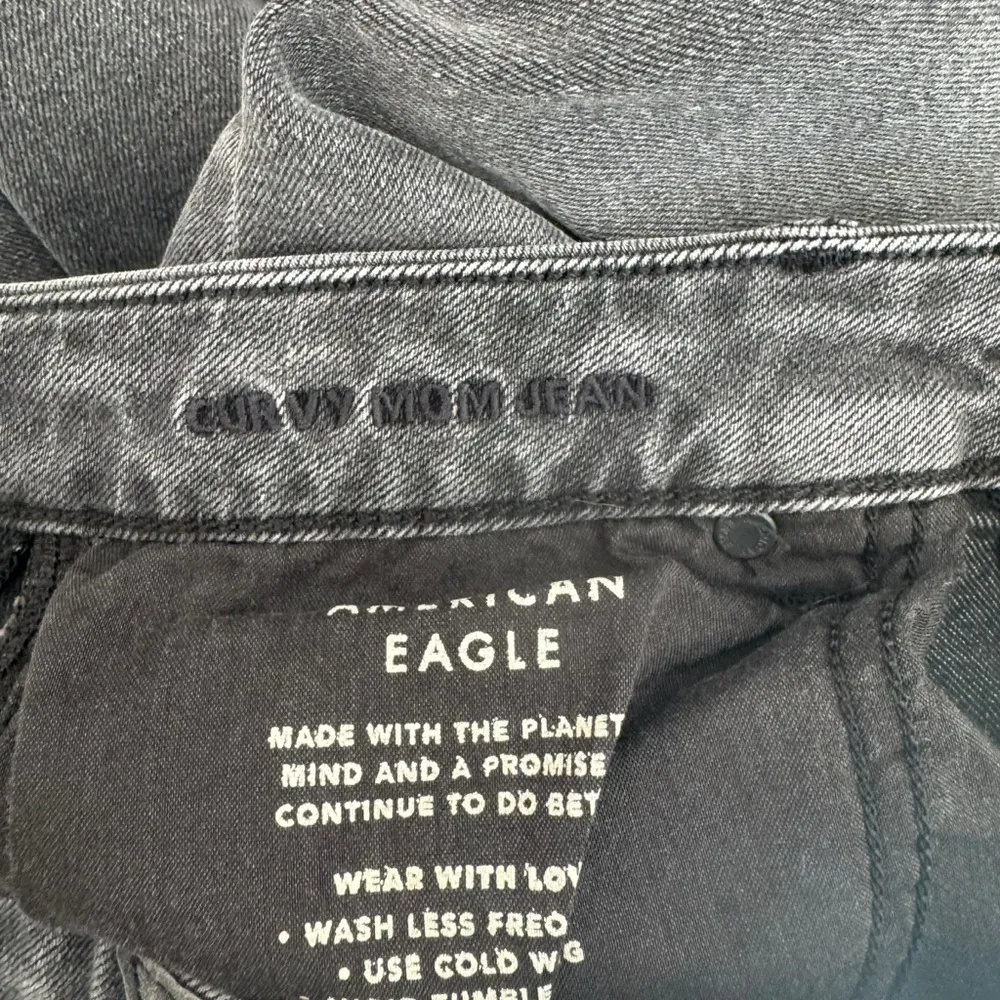 American Eagle - High Rise Curvy Mom Jeans Sz 8 Long - Image 6