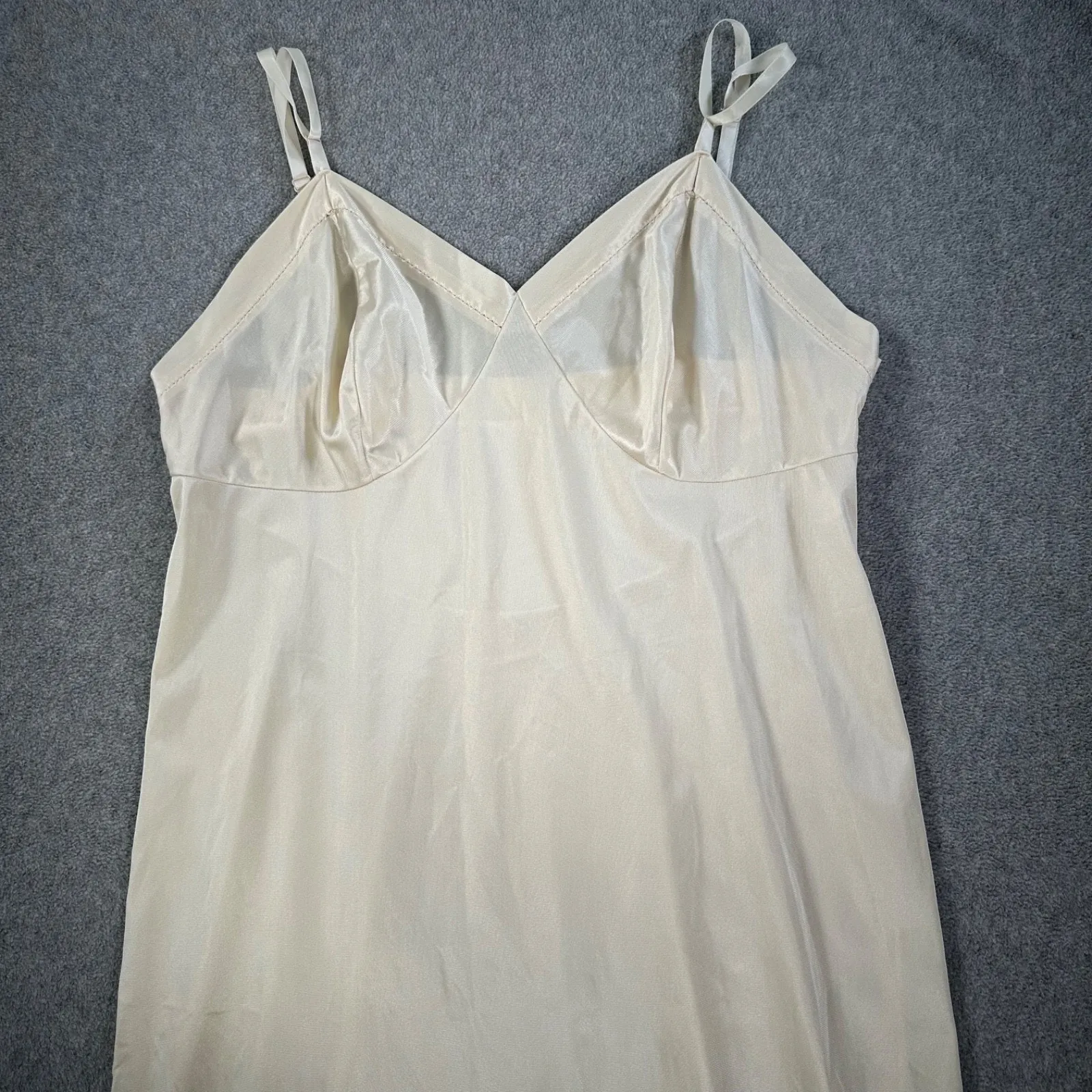 Kayser Vintage Full Slip Undergarment Womens 38 Tall Beige Nylon Adjustabl Strap Tan Size undefined - Image 2