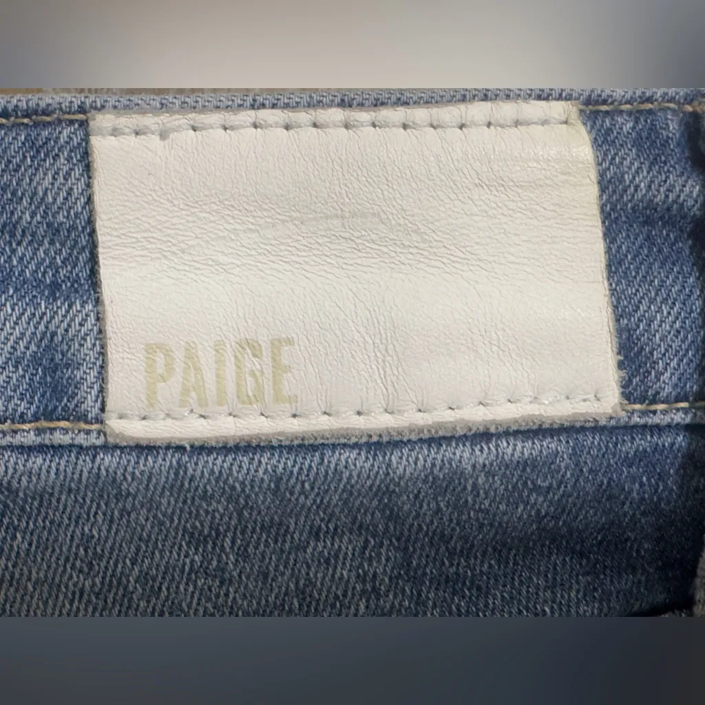PAIGE Women's Blue Denim Shorts 💙🩵 - Image 9