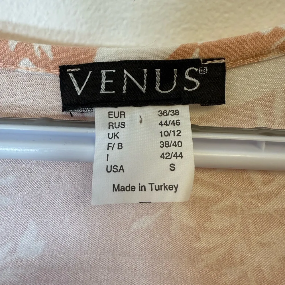 VENUS Peach White Tan Floral Cheetah Print Dress V-Neck Women’s Size Small - Image 8