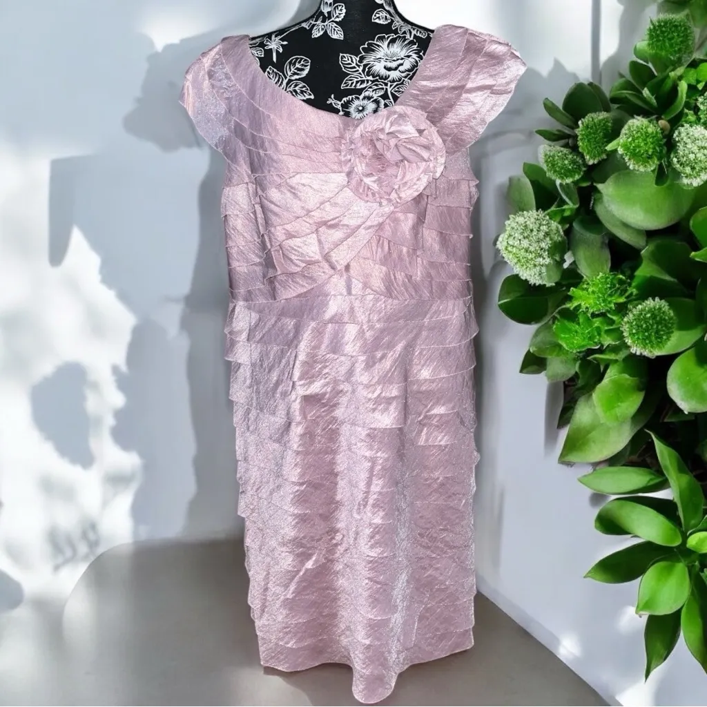 London Times Sleeveless Scoop Neck Ruffle Sheath Dress - Image 7