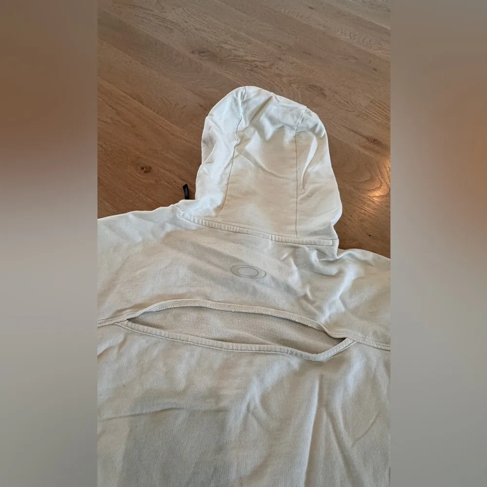 Oakley Luxe Crop Fleece Hoodie Women's Winter Gray cream size small - Image 13