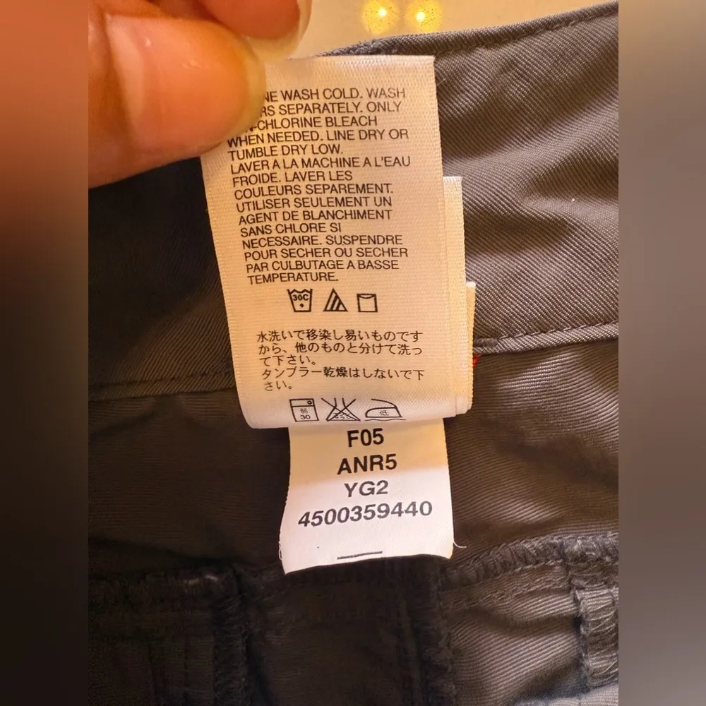 The North Face Women Cargo Buckle Pant Short Court zipper Pockets  Gray size 8 - Image 9