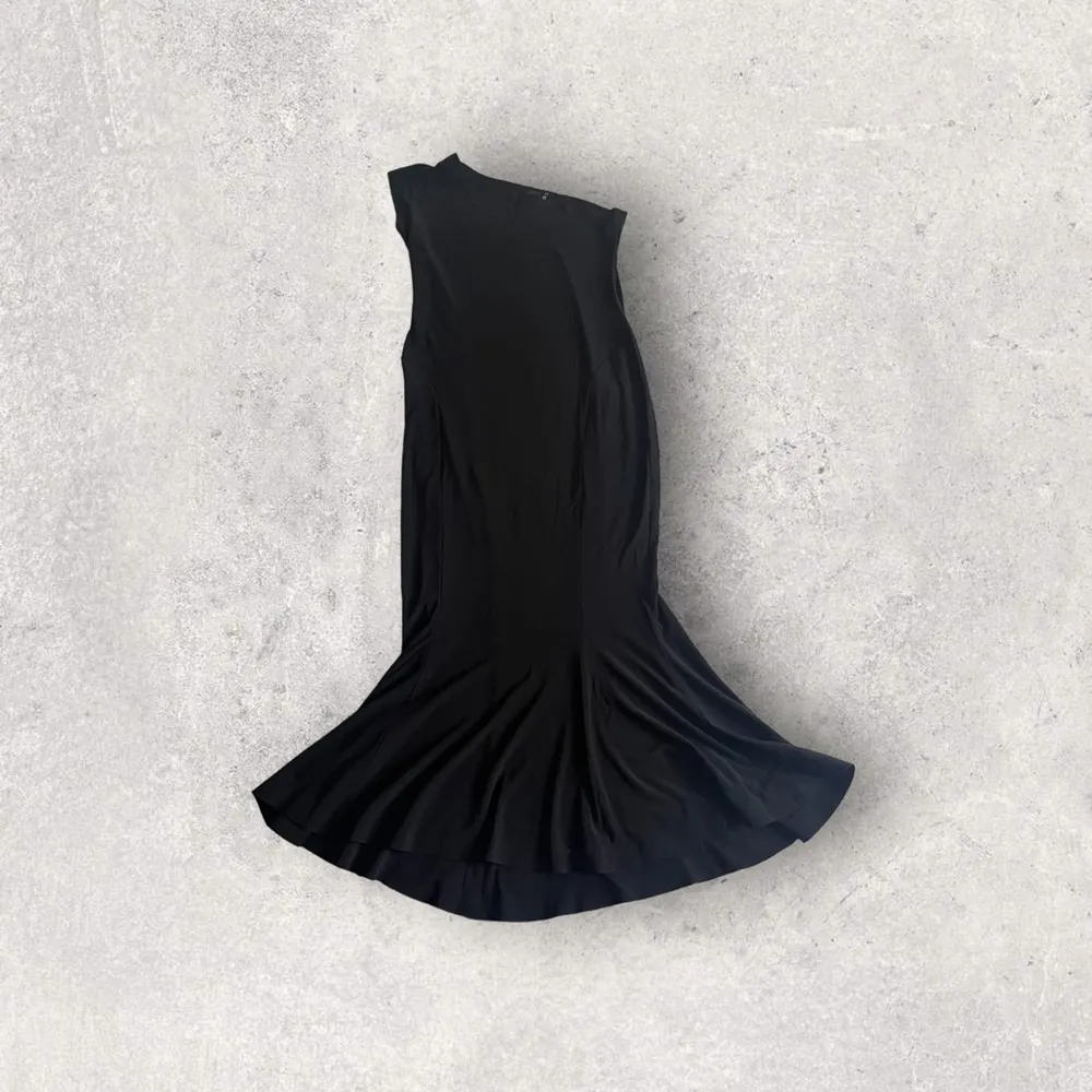 Norma Kamali One-Shoulder Fishtail Midi Dress - Image 6