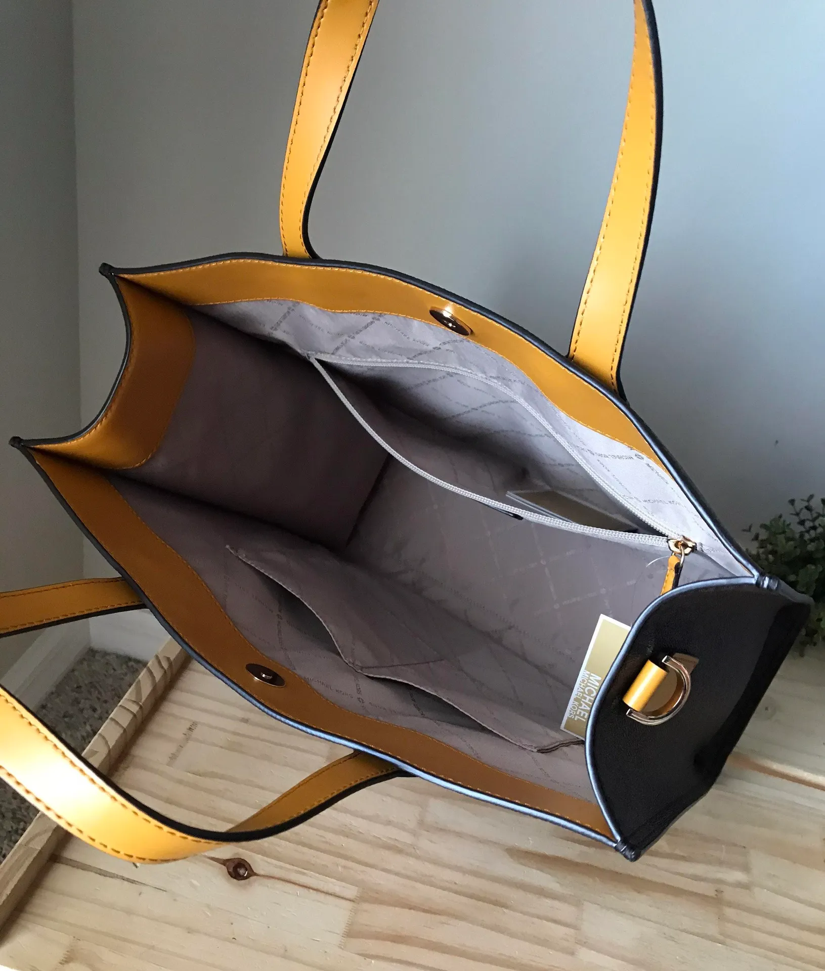 Michael Kors Purse - Image 8