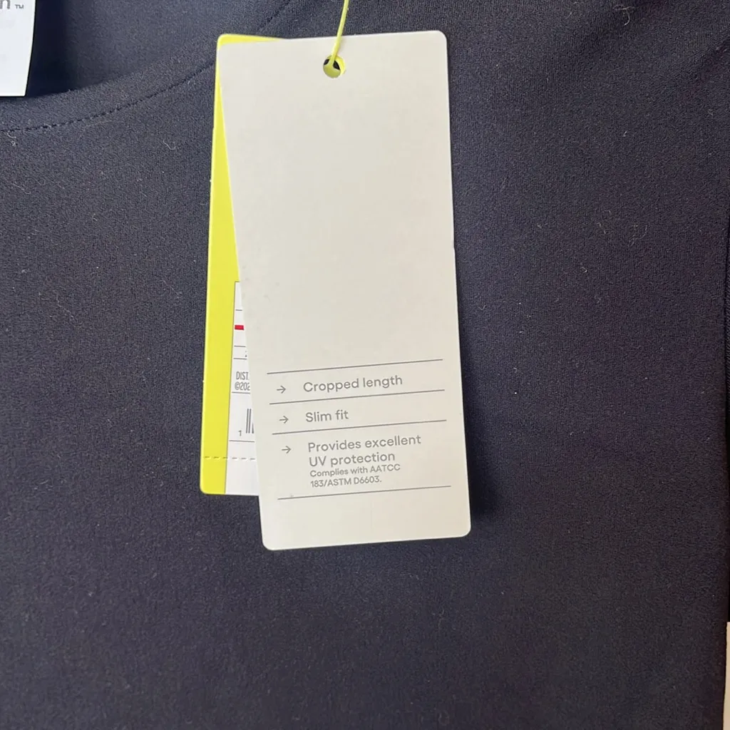 all in motion XS cropped tee NWT - Image 3