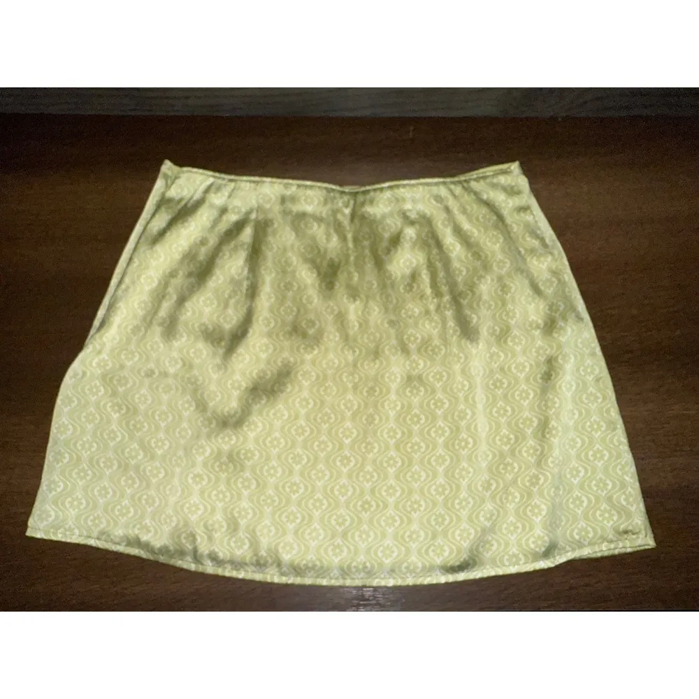 Hollister Mini Skirt Green  White Print High Rise  Size M - Image 2