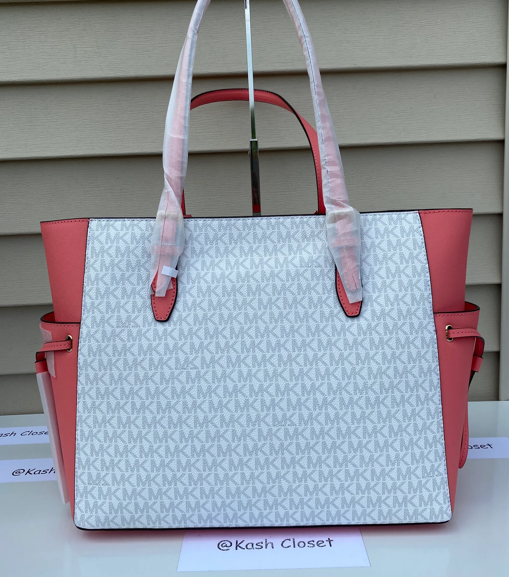 Michael Kors MK Gilly LG Drawstring Tote Grapefruit - Image 3