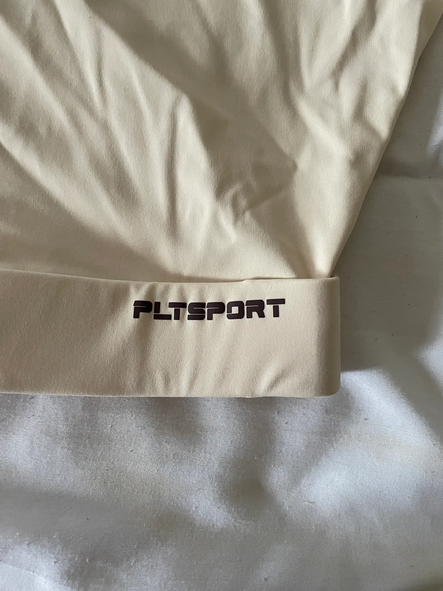 Pretty Little Thing workout top - Image 3