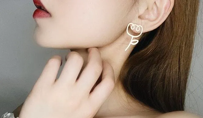 Hollowed Flower Stud Earrings Gold - Image 3