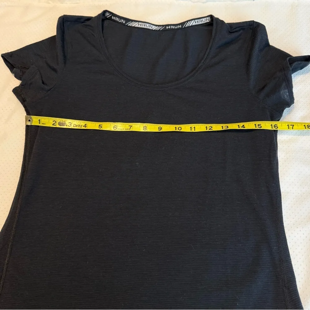 2 black Under Armour Streaker Heatgear Running T Shirts Women’s Size Medium - Image 8