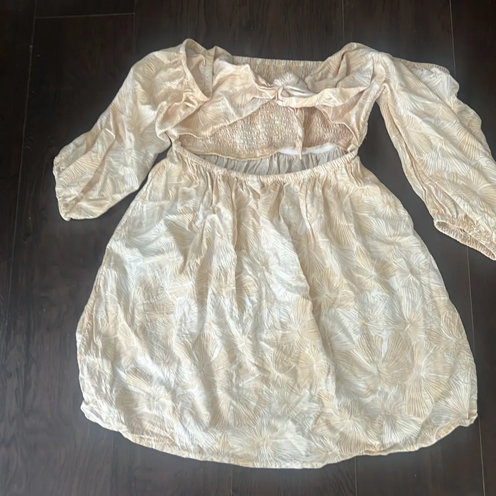Beige Leaf Print Smocked Dress necklace Roxy dress size small petite - Image 11