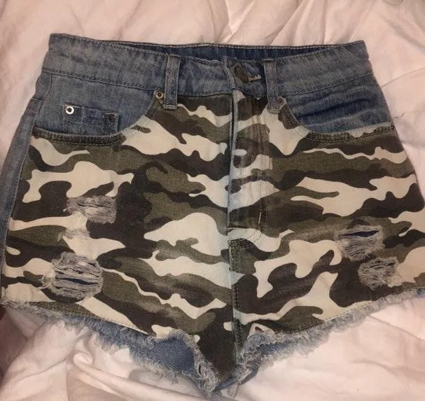 High Rise Cheeky Camo Denim Shorts - Image 3