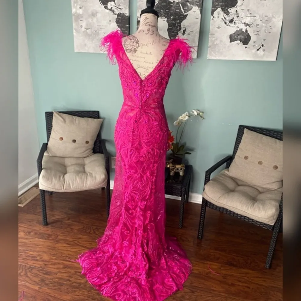 Portia & Scarlett sparkly feather hot pink evening gown or pageant formal dress Size 4 - Image 5