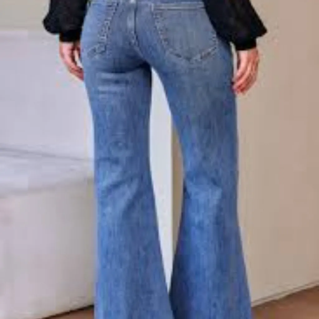 Cupshe High Road Flare Leg Jeans - Image 4