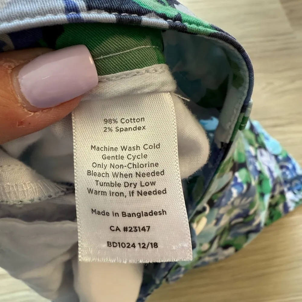 Talbots Floral Patterned Shorts Size 4 - Image 4