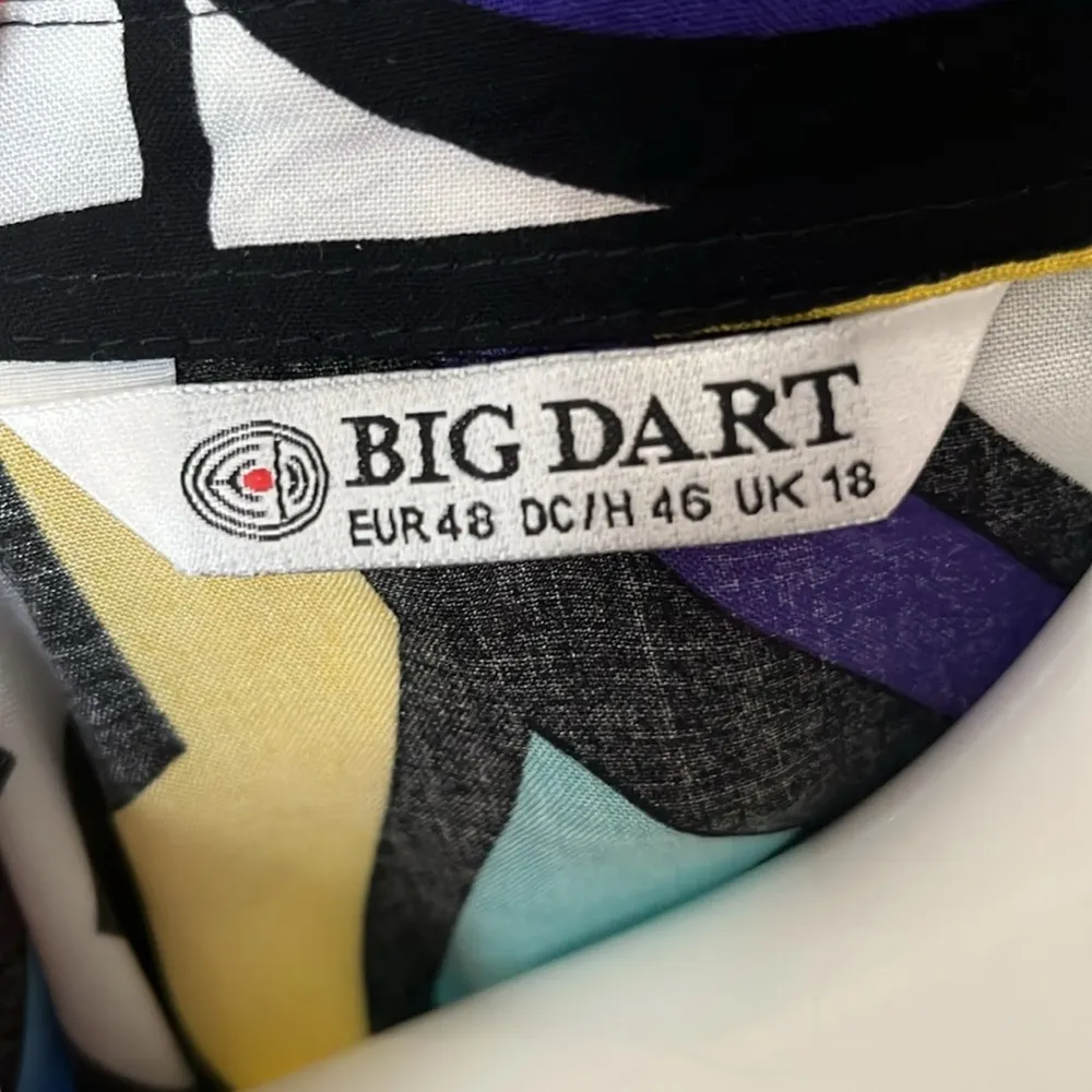 Big Dart Abstract Art long sleeve button down blouse Yellow Size XL - Image 2