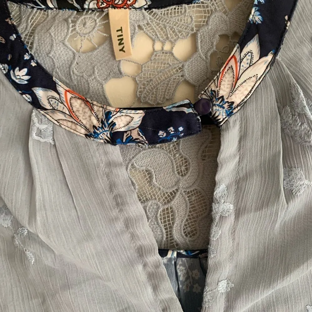 Beautiful Floral dress Brand Tiny size small Blue - Image 3