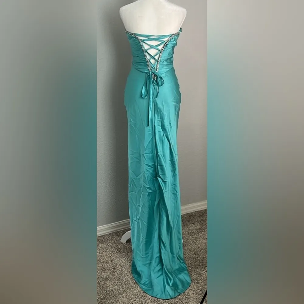 Mori Lee Sequined Silk Halter Gown Size 4 - Image 7