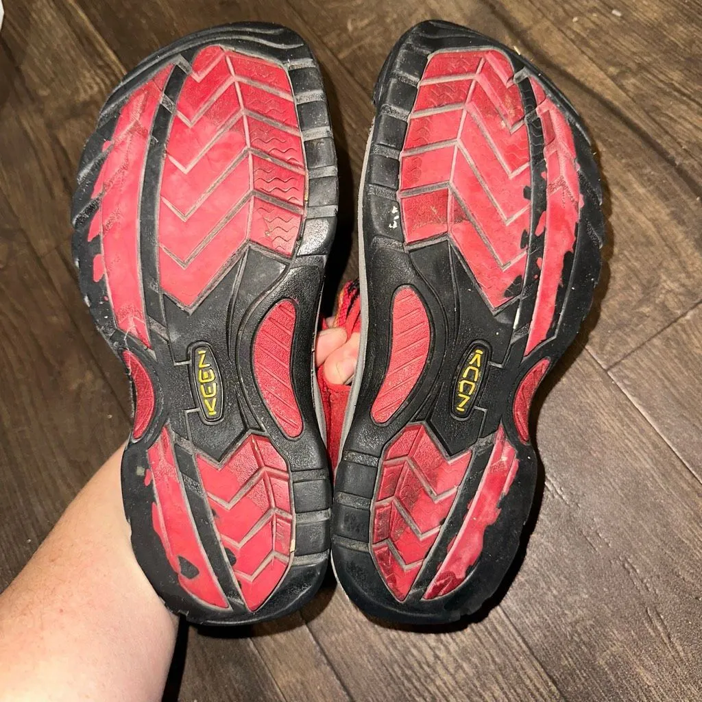 Keen red & orange closed toe athletic size 8 sandals - Image 2