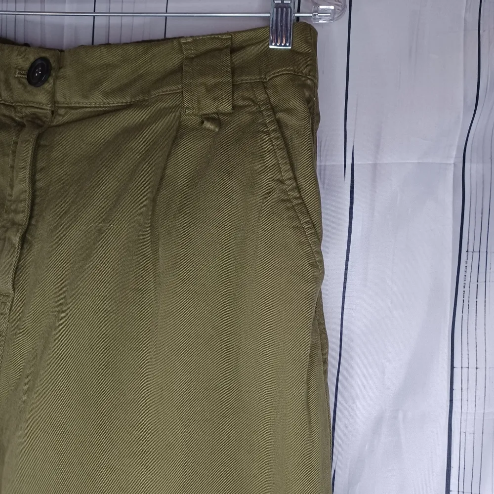 Bershka Women's Olive Green Cargo Pants NWT - Image 7