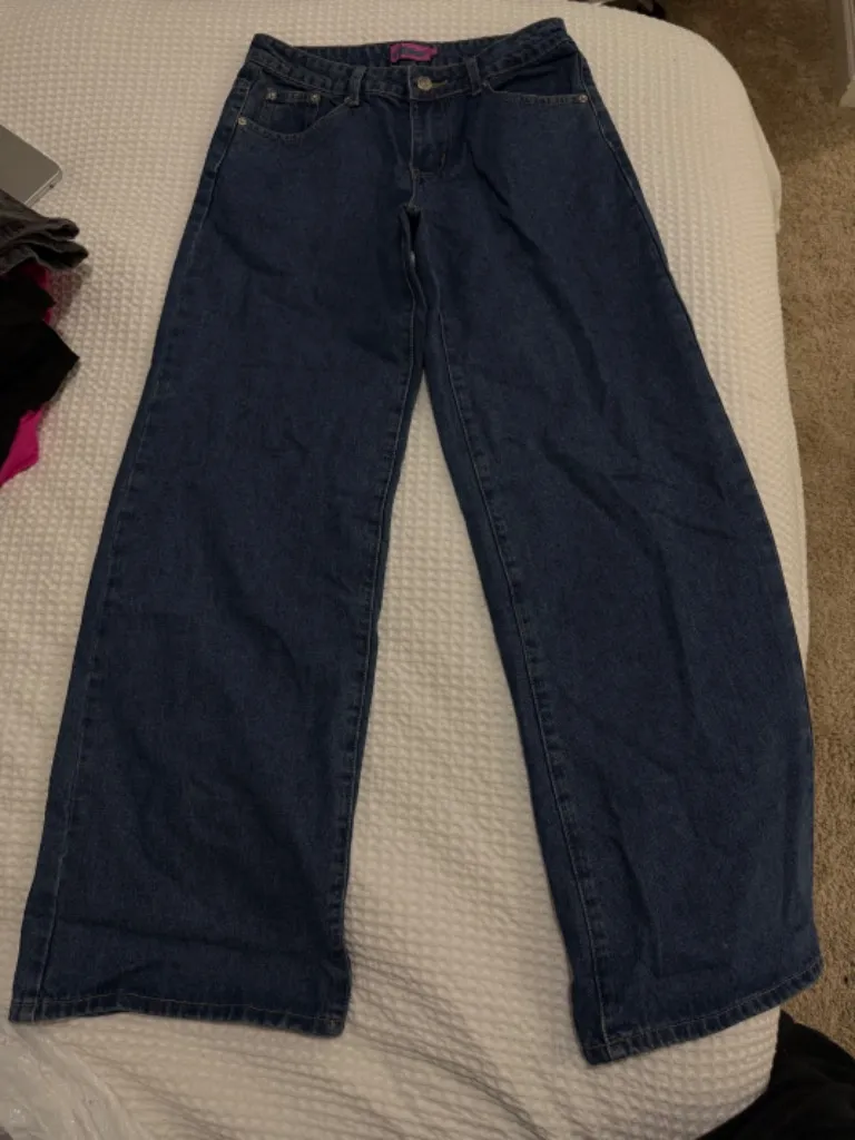 Edikted  Low-Rise Jeans - Image 4