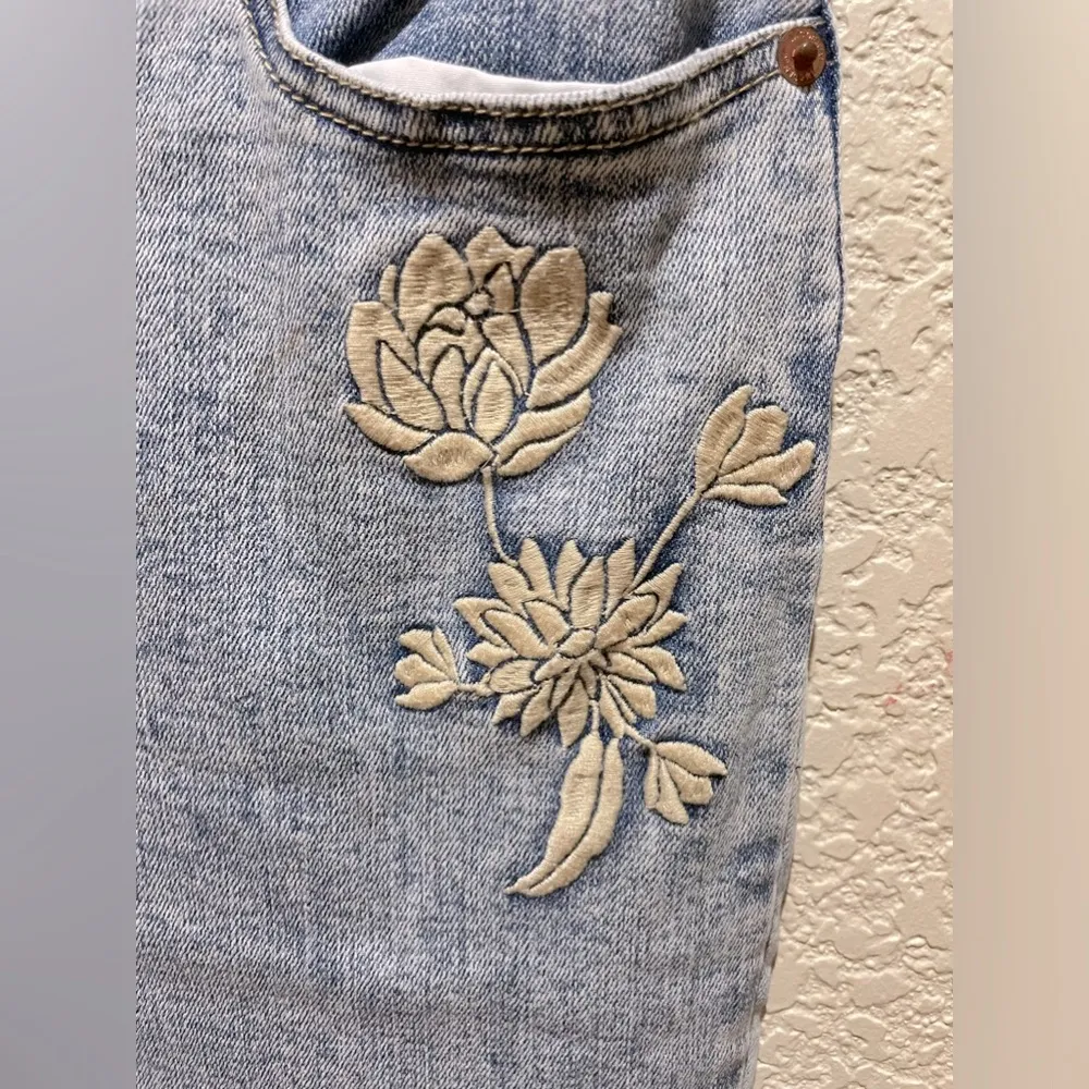 INC International Concepts Women’s Mid Rise Embroidered Boyfriend Jeans 8 - Image 8