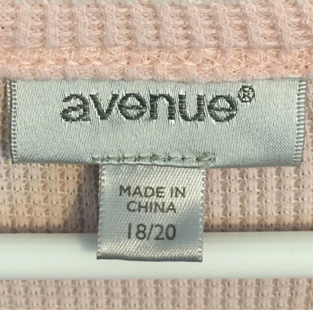 Avenue Thermal Vneck Pullover Top Blouse 18/20 Plus Size Stretch Lightweight - Image 3