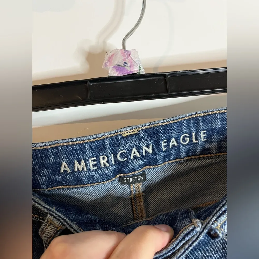 American Eagle Sz 6 Denim Stretch Mom-Jean Style Cotton Hole Distressed Jeans - Image 14