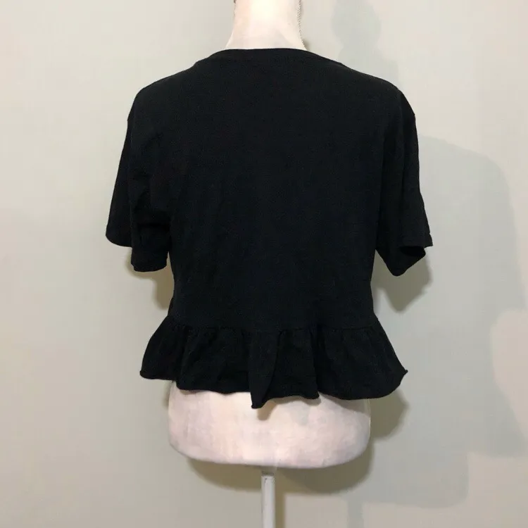 NWOT  Black Ruffle Peplum Hem Short Sleeve Blouse Top New - Image 5