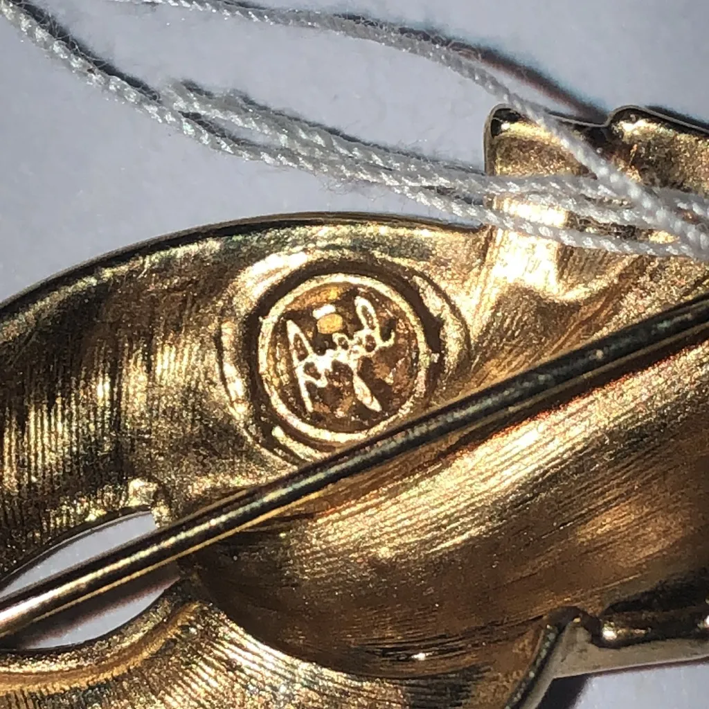 Angel Brand Sophisticated Black Enamel and Gold Tone Retro Rhinestone Brooch - Image 4