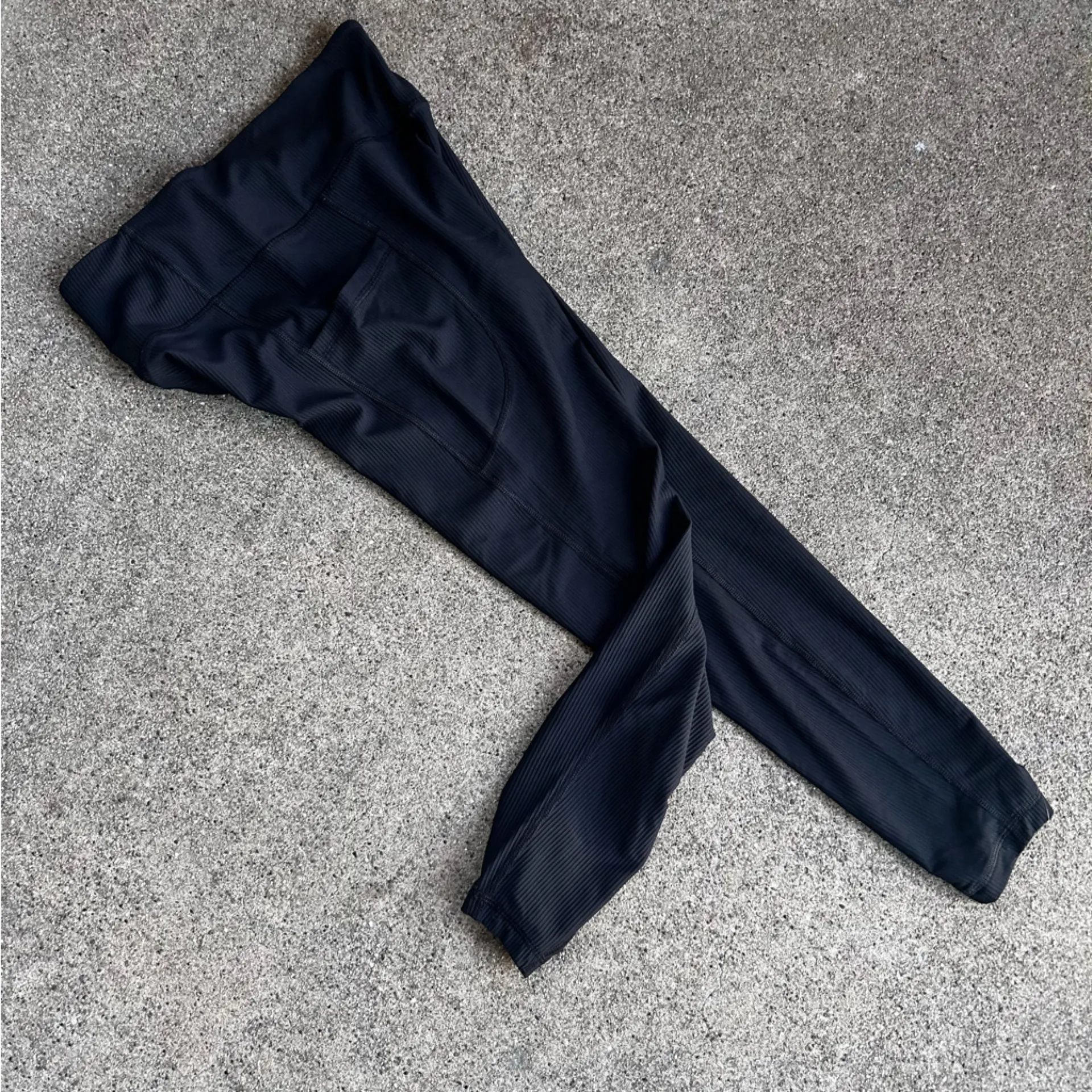 Old Navy Active Powersoft Hi-Rise Go Dry Leggings Medium - Image 2