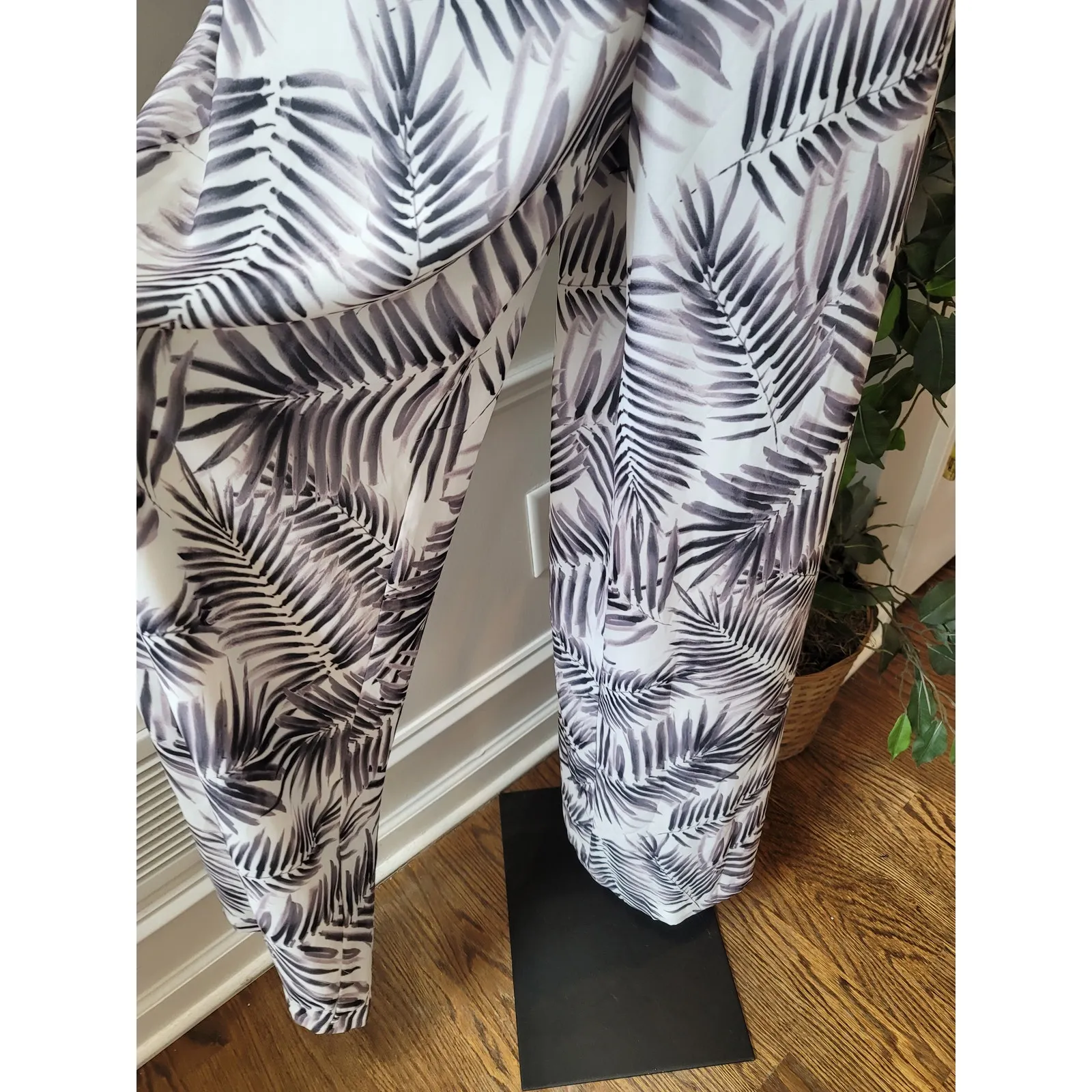 Sam Edelman One Shoulder Romper Women Size 4 White Black Leaf Print Elegant - Image 8