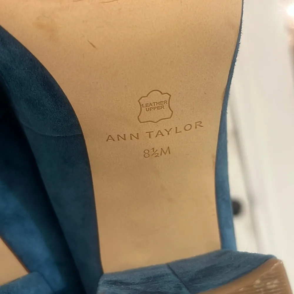Ann Taylor Blue Suede leather Block Heel Pumps size 8.5 - Image 11