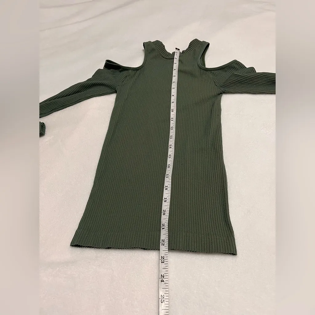 FREE PEOPLE Green Ribbed Cold Shoulder Stretch Long Sleeve Shirt Sz XS/S EUC - Image 6