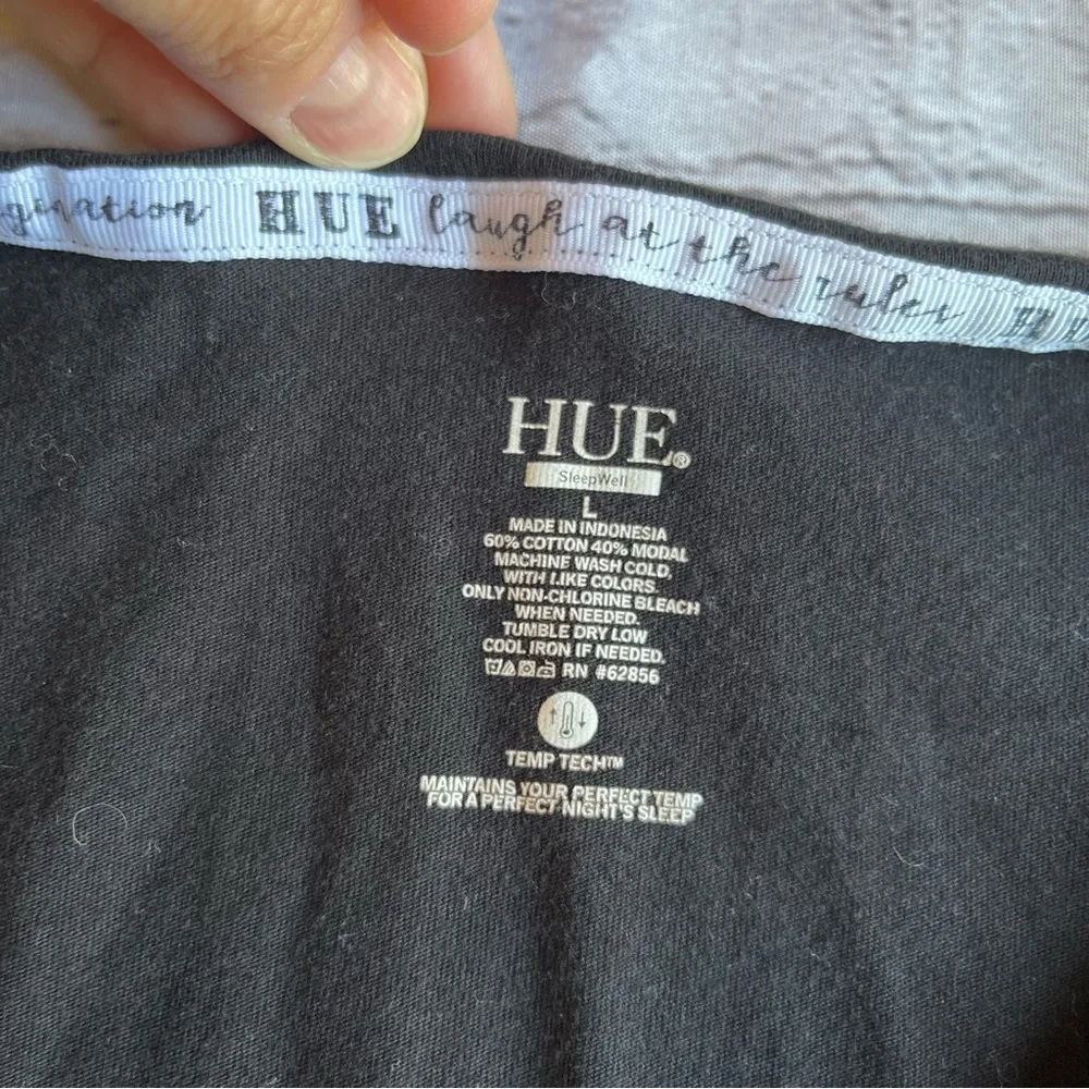 HUE Sleep Well Temp Tech T-shirt Large Womens Black V-neck - Image 3