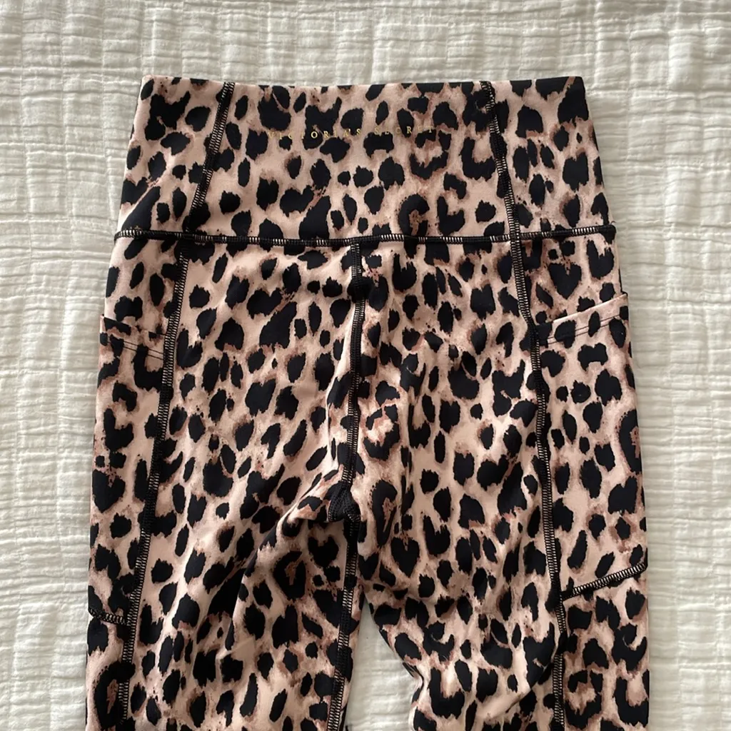 VICTORIA’S SECRET Essential High-Rise Picket Legging in Leopard Print Size 2 - Image 8