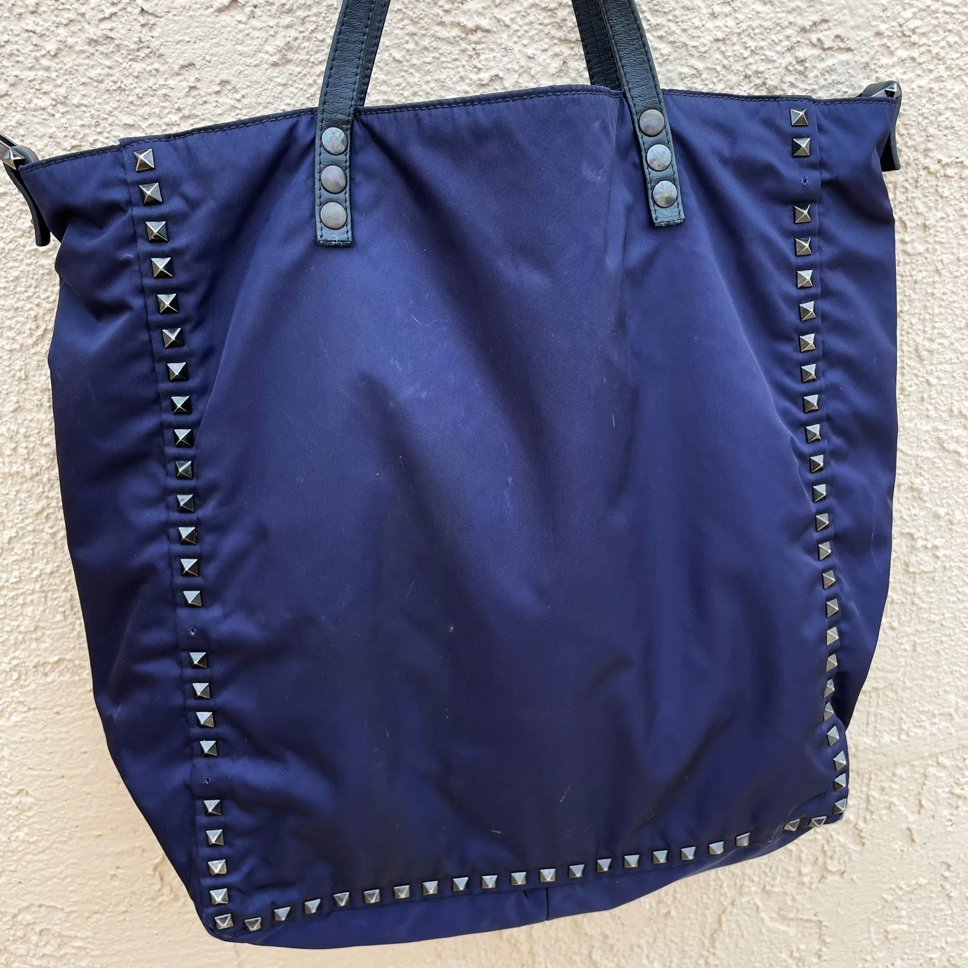 Valentino Garavani Valentino Rockstud navy blue nylon tote bag - Image 7
